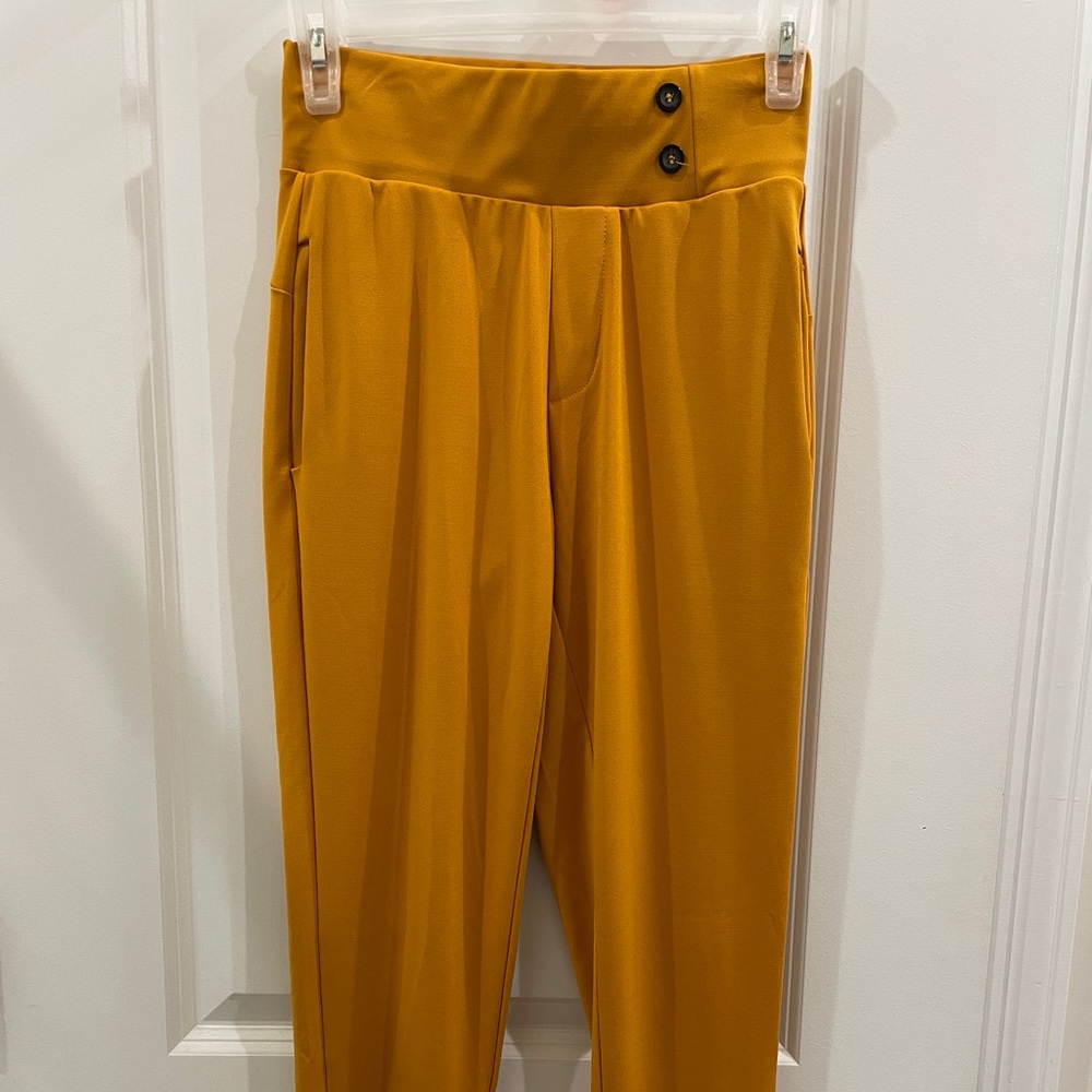 Golden casual pants size small.
